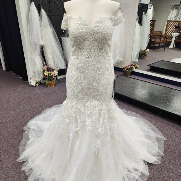 Private Label Dresses & Skirts - LaSposa Ivory/Champagne Size 16W Private Label Lace Bridal Gown/Wedding Dress